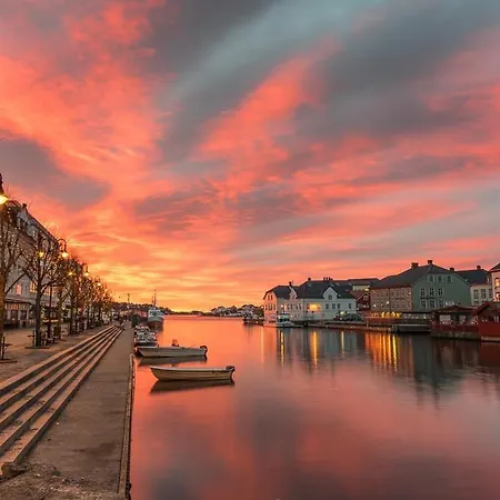 Apartman Stylish & By The Pier Cozy Balcony Arendal