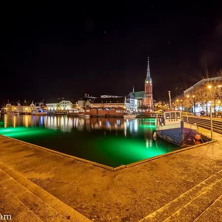 Stylish & By The Pier Cozy Balcony * Arendal