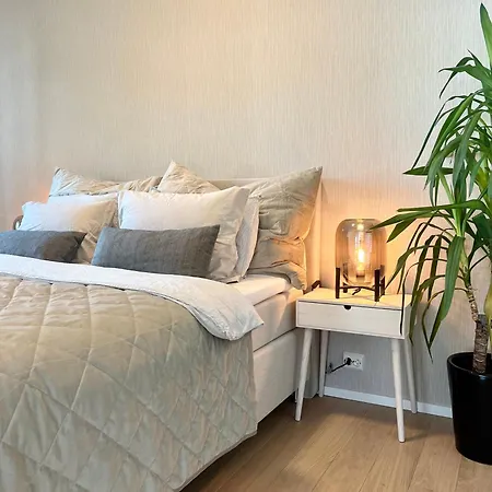 Stylish & By The Pier Cozy Balcony