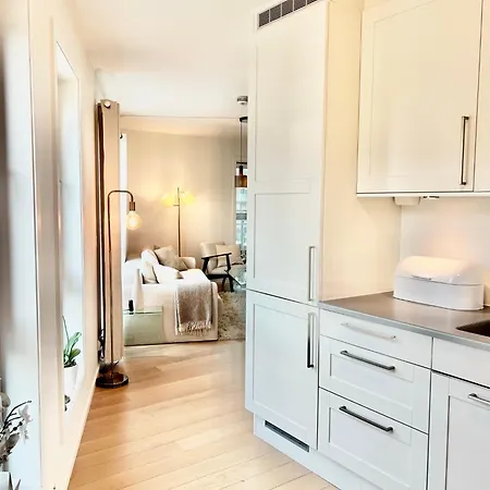 Stylish & By The Pier Cozy Balcony * Arendal