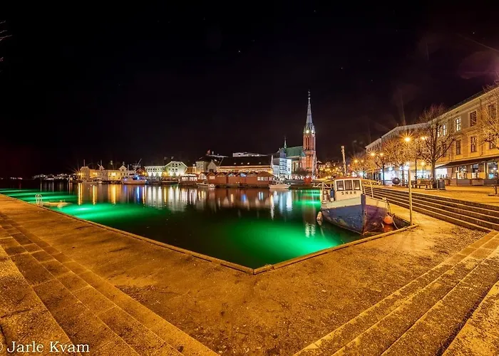 Stylish & By The Pier Cozy Balcony * Arendal