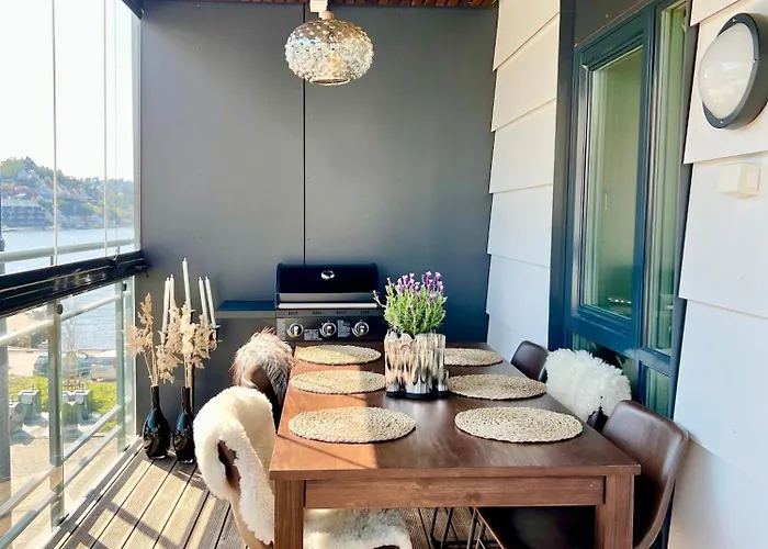 Stylish & By The Pier Cozy Balcony *