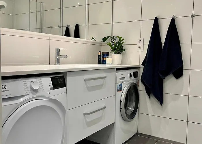 Apartment Stylish & By The Pier Cozy Balcony