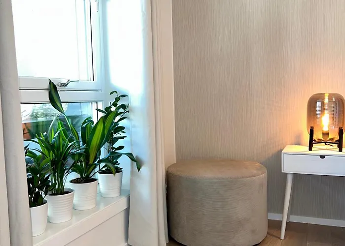 Apartment Stylish & By The Pier Cozy Balcony