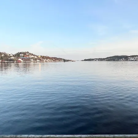 Stylish & By The Pier Cozy Balcony Apartamento Arendal