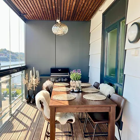 Stylish & By The Pier Cozy Balcony *