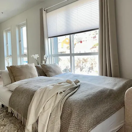 Stylish & By The Pier Cozy Balcony * Arendal