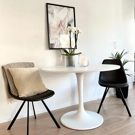 Stylish & By The Pier Cozy Balcony Arendal