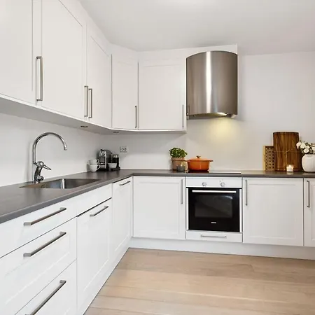 Stylish & By The Pier Cozy Balcony Arendal
